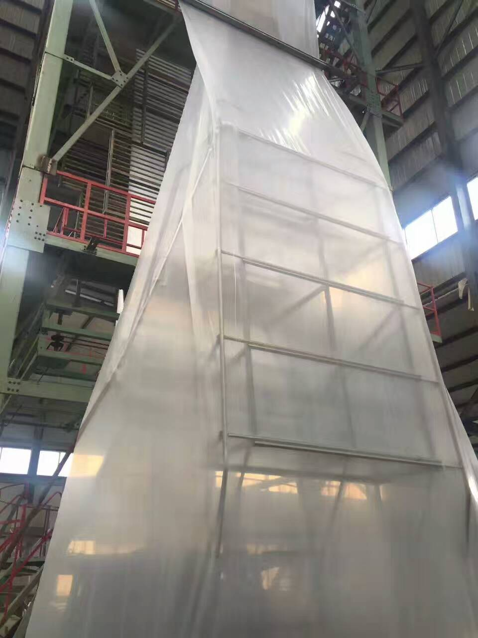 原包料复合土工膜生产加工中